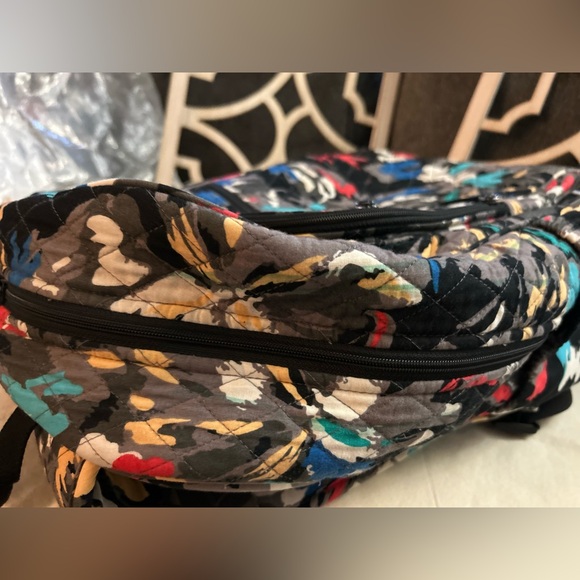 Vera Bradley backpack with no noticeable wear. Excellent condition. - Picture 10 of 14